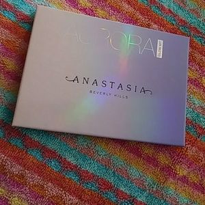 🚫SOLD🚫Abh Aurora glow kit